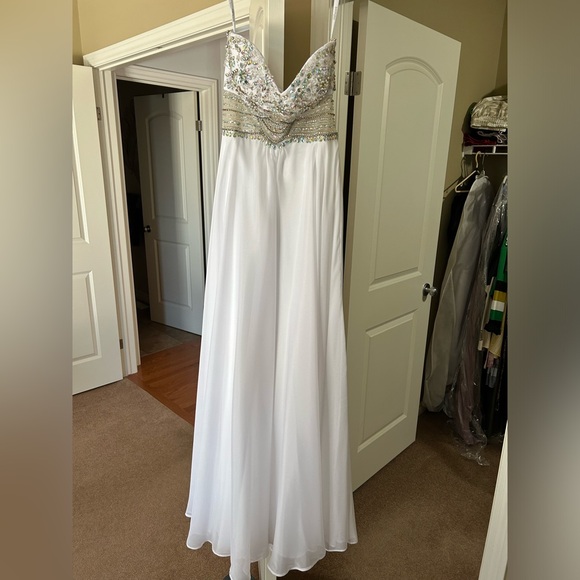 Wedding or Prom dress - Picture 2 of 6